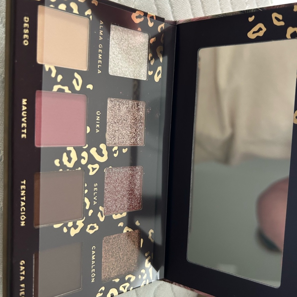 Glamorous nude Eyeshadow Palette by Exotica